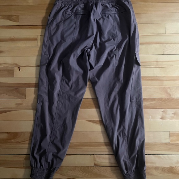 Women’s Athleta Joggers Sz 8 - Picture 3 of 4